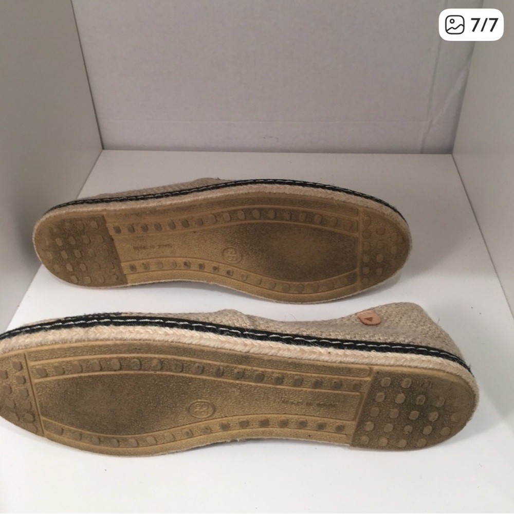 Eric Michael Womens  Beige and Black Loafers Size 38 SB-E - Picture 8 of 8